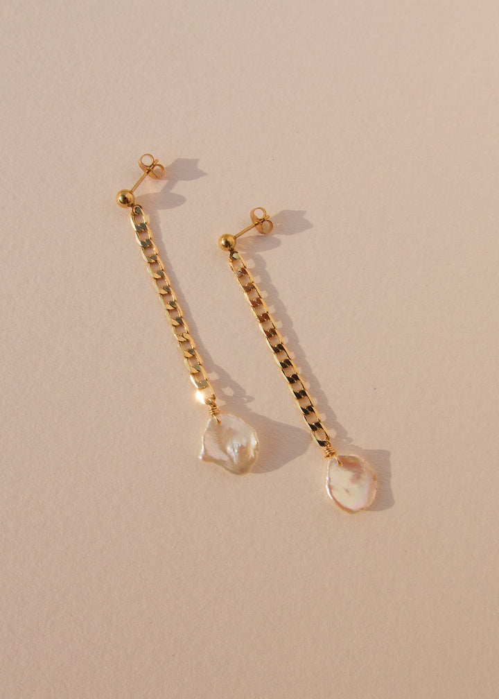 Gold-filled flat curb chain earrings with keshi pearl