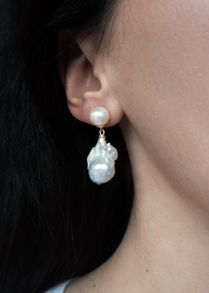 14K Imaan - Designed for the bride who appreciates the timeless look of pearls but seeks a touch of uniqueness, these earrings are a striking choice. Our Imaan Earrings make a stunning addition to any bridal look and are a must-have for your timeless jewe
