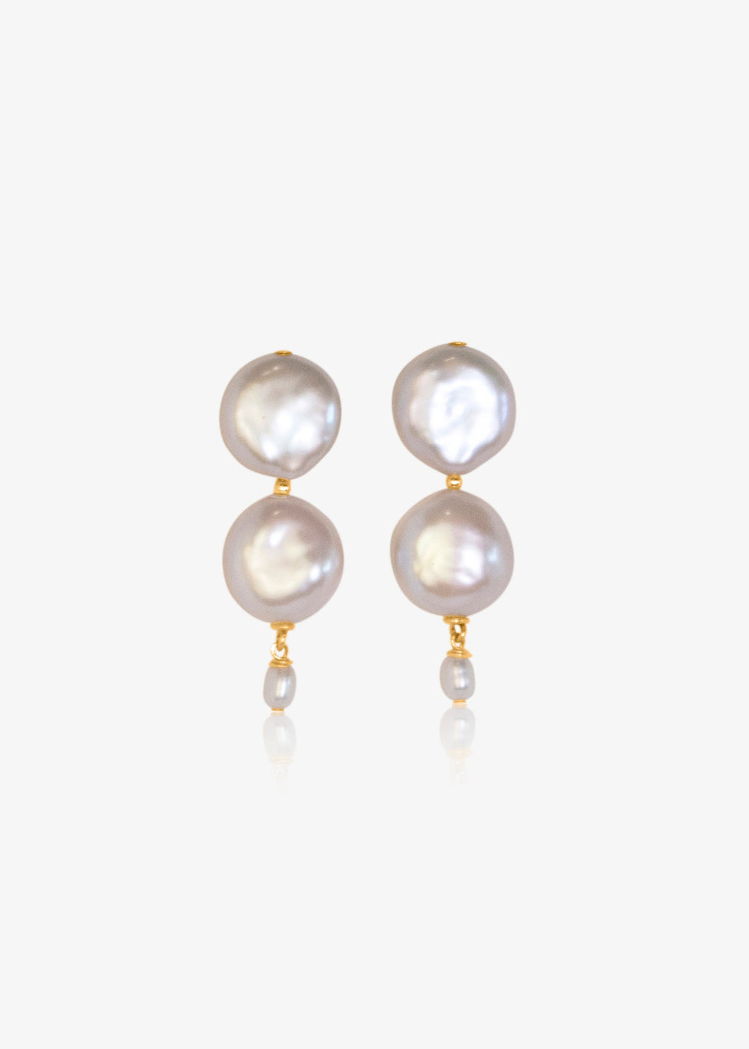 14K Layla - These earrings are guaranteed to become your next jewelry obsession. Their classic silhouette and iridescent sheen, makes them perfect for a romantic night out. 14K Solid Gold Tarnish-Resistant & Hypoallergenic AAA Grade Genuine Freshwater Pea