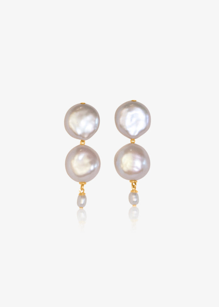 14K Layla - These earrings are guaranteed to become your next jewelry obsession. Their classic silhouette and iridescent sheen, makes them perfect for a romantic night out. 14K Solid Gold Tarnish-Resistant & Hypoallergenic AAA Grade Genuine Freshwater Pea