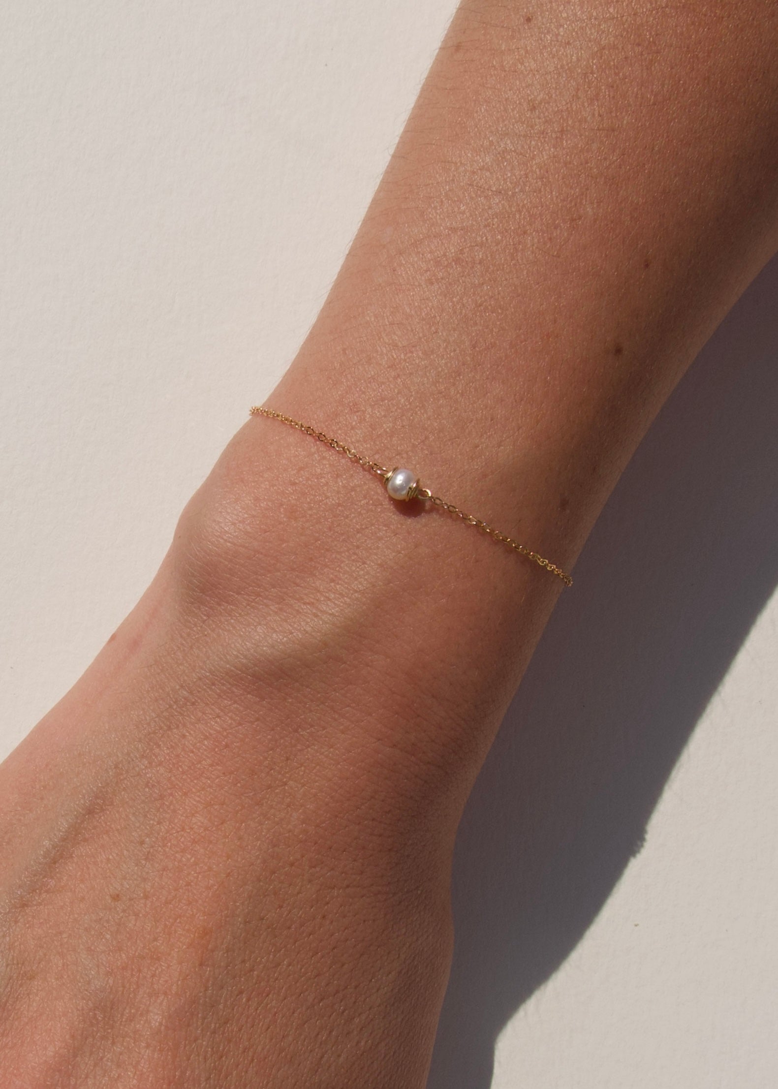 Adorn Pili Mini Solo Pearl Bracelet 14K Gold-Filled – Freshwater