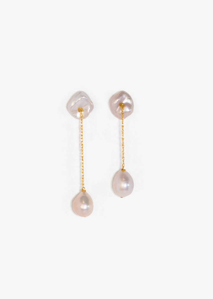 Alba - The top of these earrings features two keshi pearls shaped like conch shells, offering a unique and textured focal point. From each, a delicate rope chain drapes down to light pink baroque pearls, creating a graceful, understated design that highli