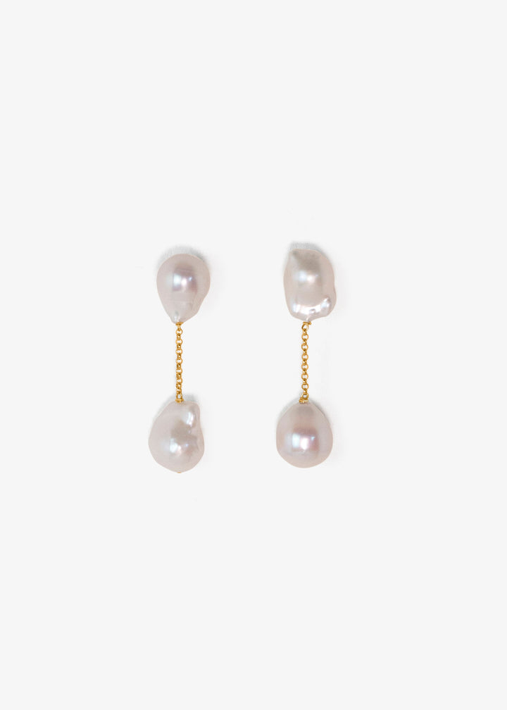 Anya earrings, two baroque pearls linked by a short gold chain