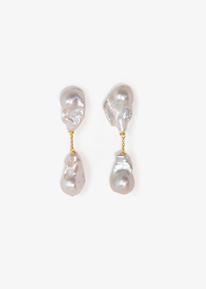 Aria earrings, sculptural baroque pearls linked by a short gold rolo chain