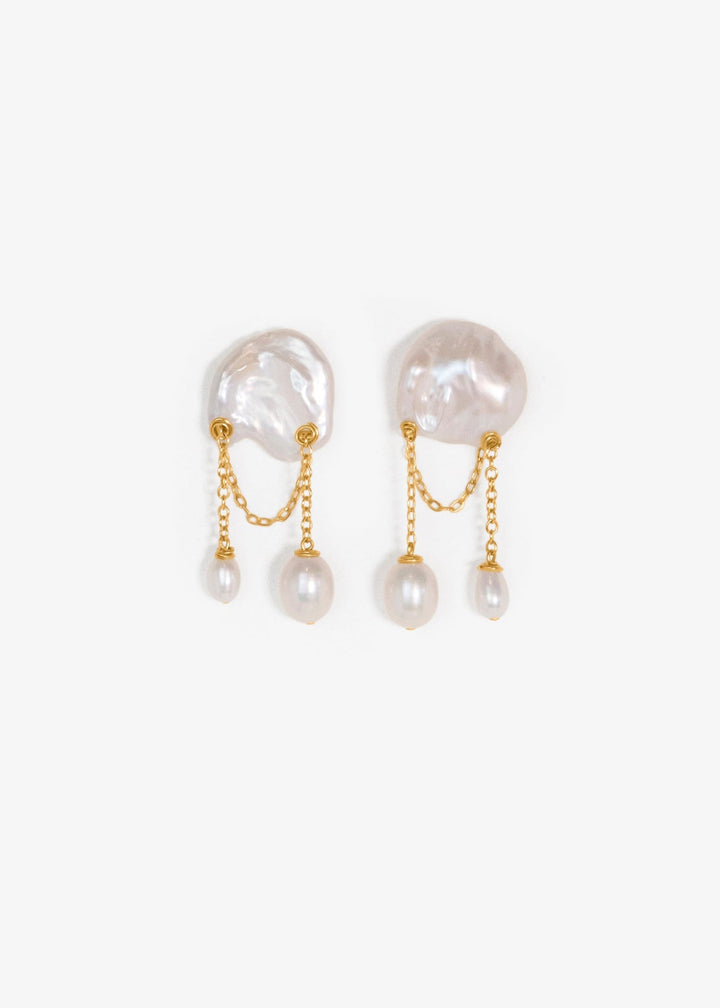Aven - Small in scale but full of charm, these earrings bring a playful touch to a refined silhouette. Short gold chains sway softly from petite pearls, creating just enough movement to catch the eye. Delicate, feminine, and easy to wear, these are the ki