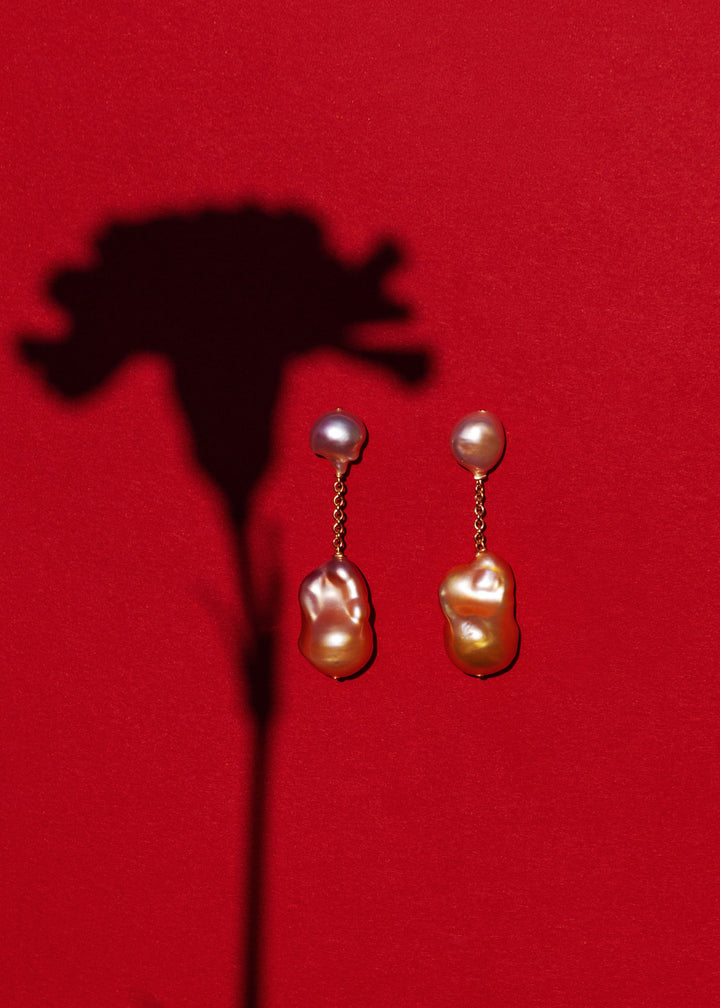 Solid gold earrings with baroque pearls