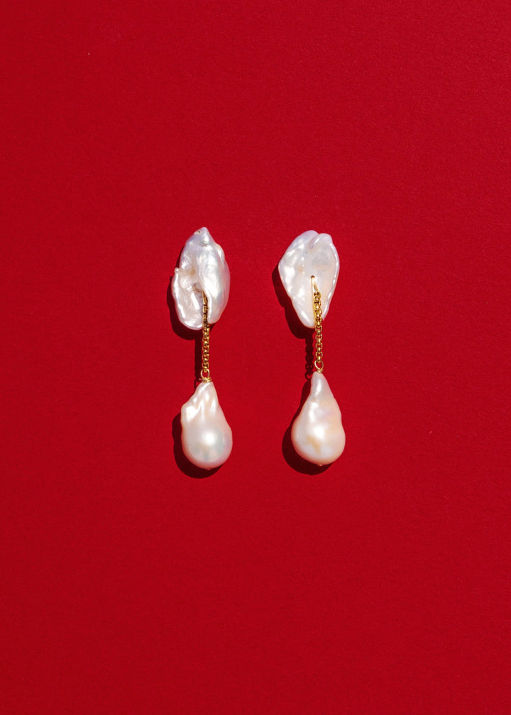 Solid gold earrings with large baroque and keshi pearls