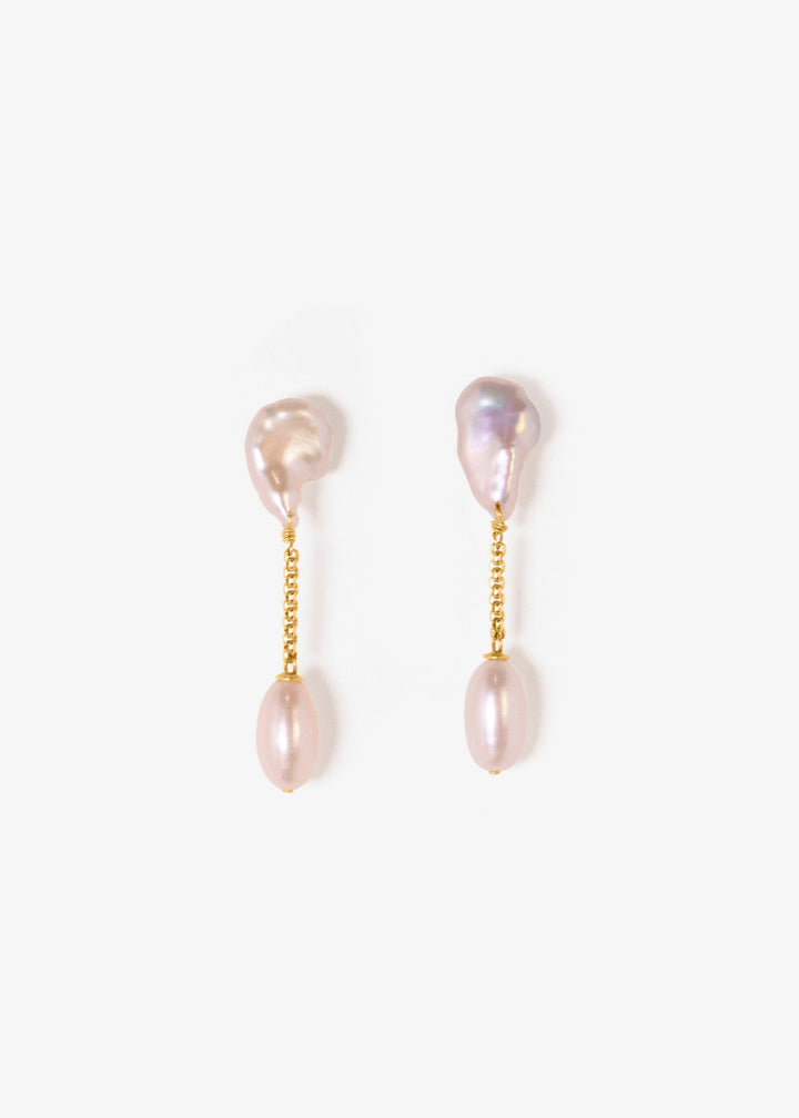 Solid gold earrings with a keshi and a teardrop pearl