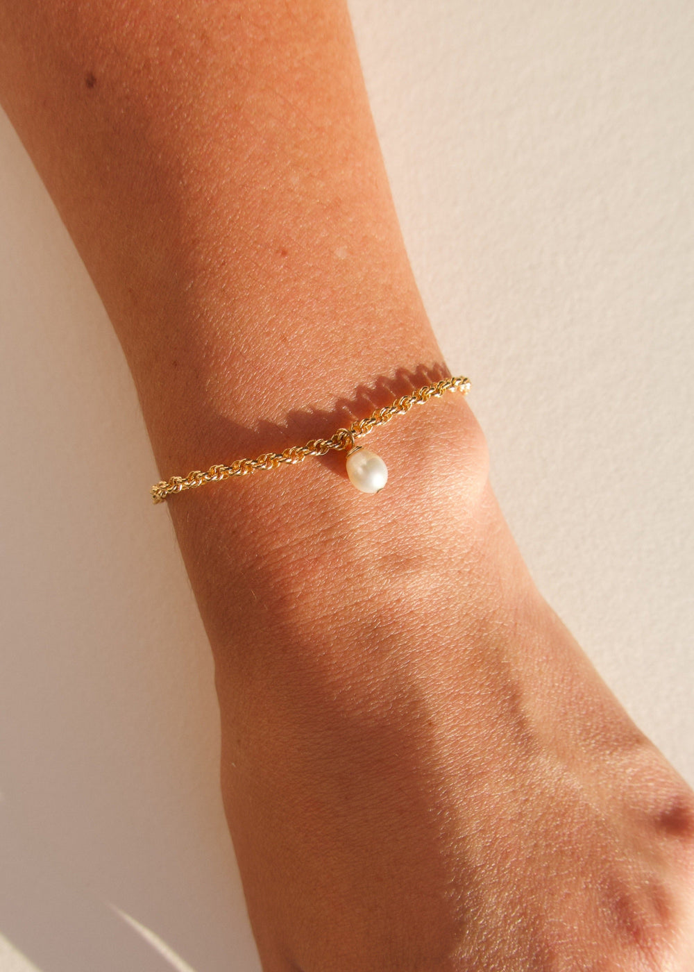 Gold-filled bracelet with small baroque pearl