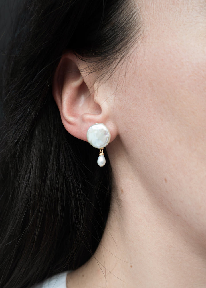 Gold-filled mini earrings with a white coin pearl and a dainty pearl