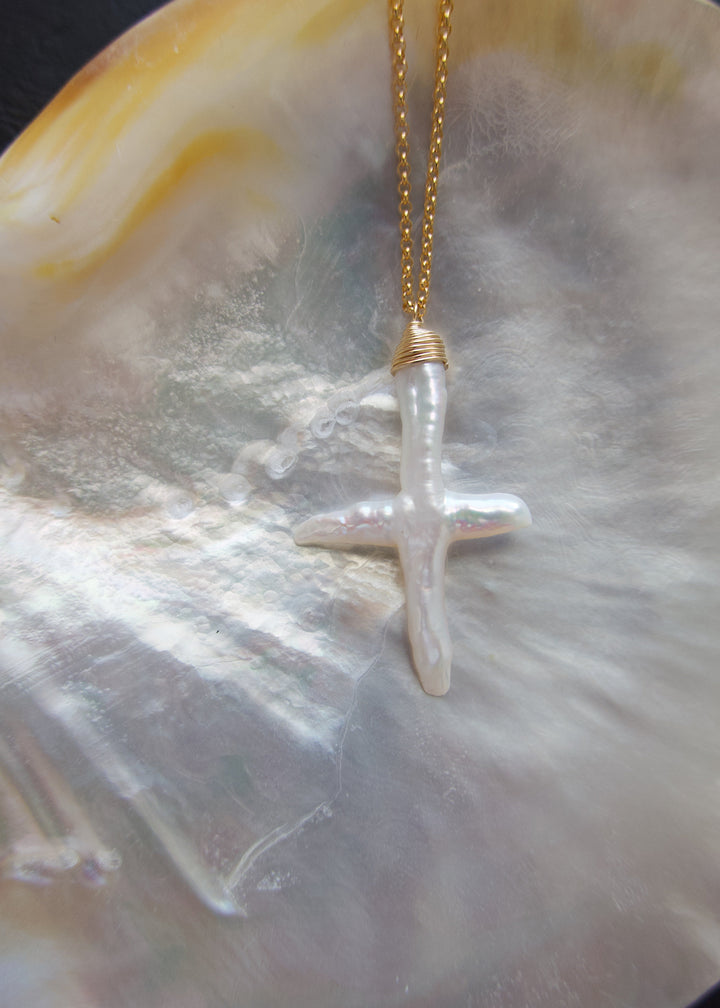 Gracie Necklace - Crafted with a delicate rolo-chain and a stunning baroque cross pearl, this necklace is one you’ll reach for every day. 14K Gold-Filled Tarnish-Resistant & Hypoallergenic AAA Grade Genuine Freshwater Pearls Handmade in NJ/NY Length: 19"