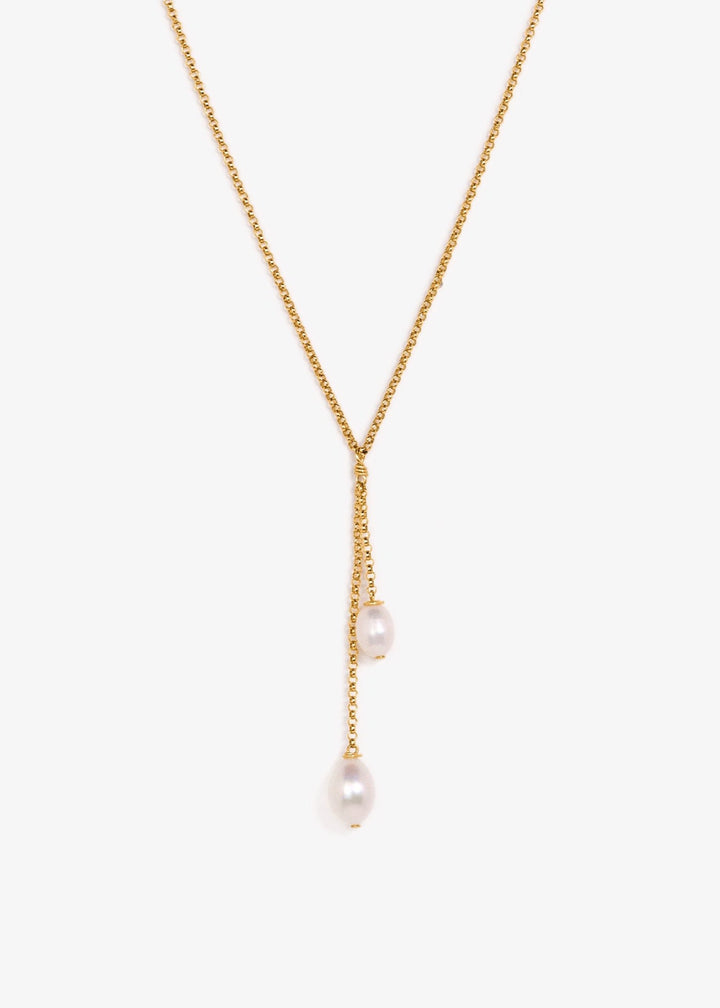 Stunning necklace with gold-filled rolo chain and tear drop pearls