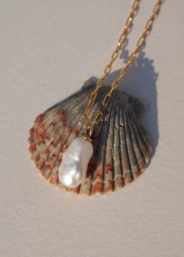 Necklace with gold-filled paperclip chain and a baroque pearl pendant