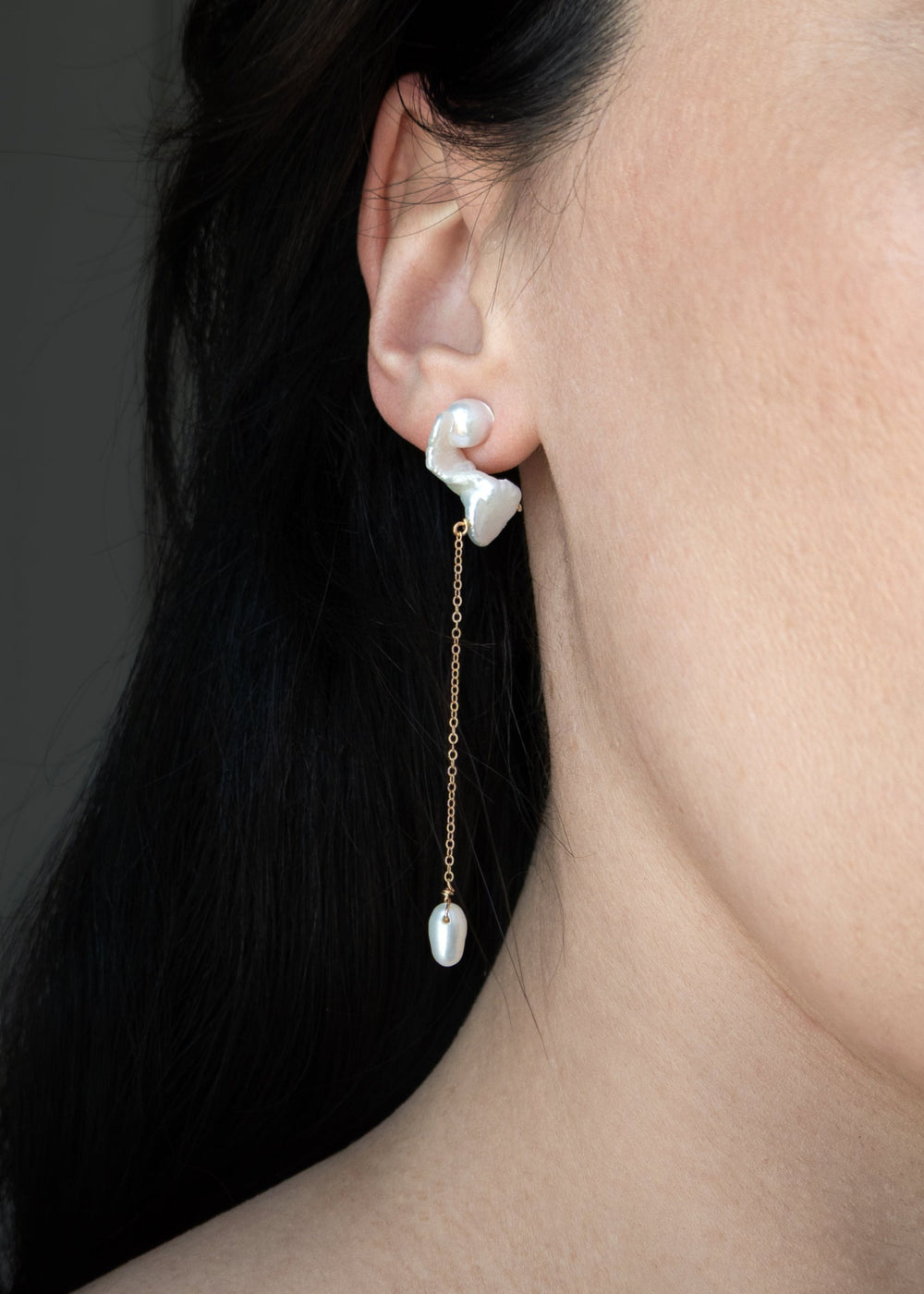 Solid gold earring with keshi and teardrop pearls