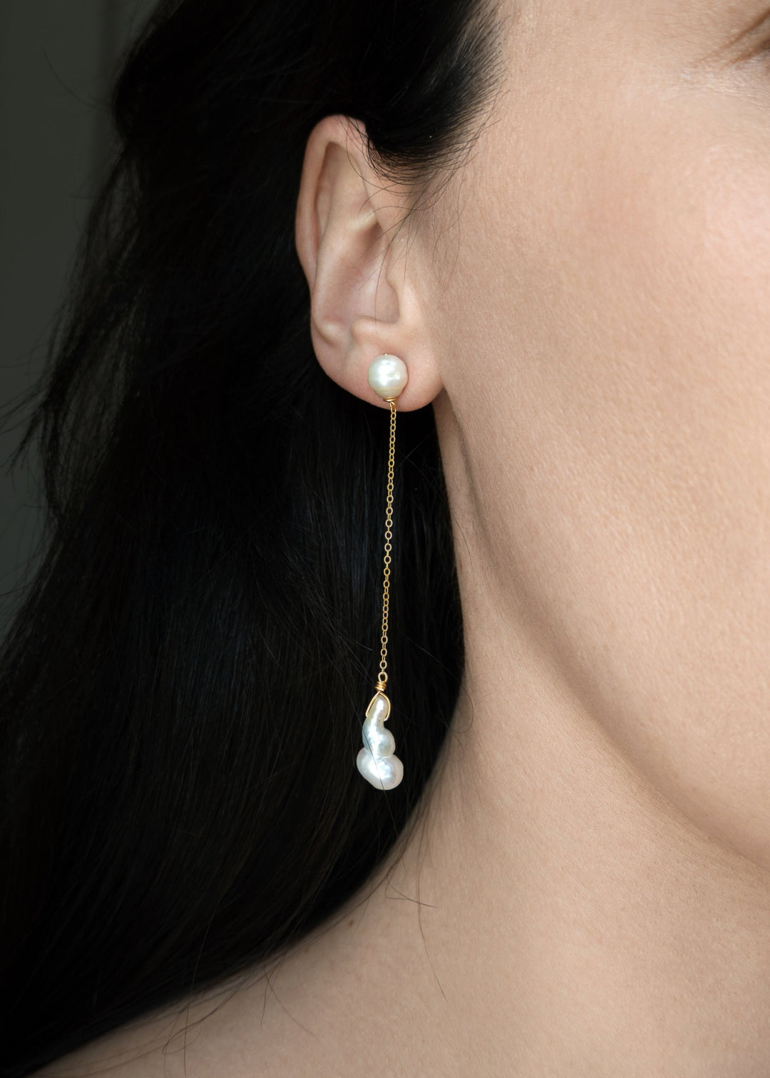 Solid gold earrings with keshi and teardrop pearls
