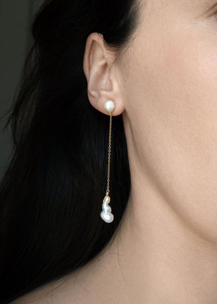 Solid gold earrings with keshi and teardrop pearls