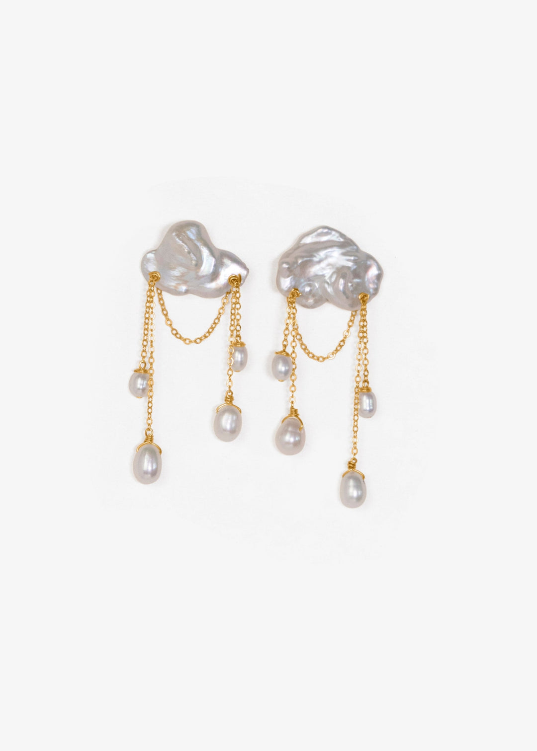 Opaline - These asymmetrical earrings showcase eight glowing teardrop pearls paired with sculptural keshi pearls for a strikingly unique silhouette. Set on a highly reflective cable chain, they blend fluidity and boldness in perfect harmony. 14K Solid Gol