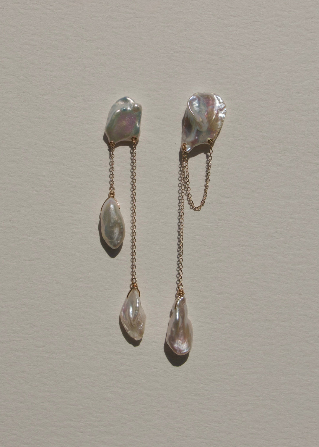 Perla - The keshi pearls in these earrings have sharp, angular shapes, resembling icy mountain peaks with captivating depth. Suspended from a bold, chunky cable chain, the design conveys both strength and elegance, creating a striking yet feminine silhoue