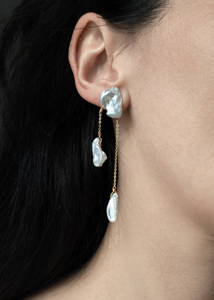 Solid gold earring with different shaped keshi pearls