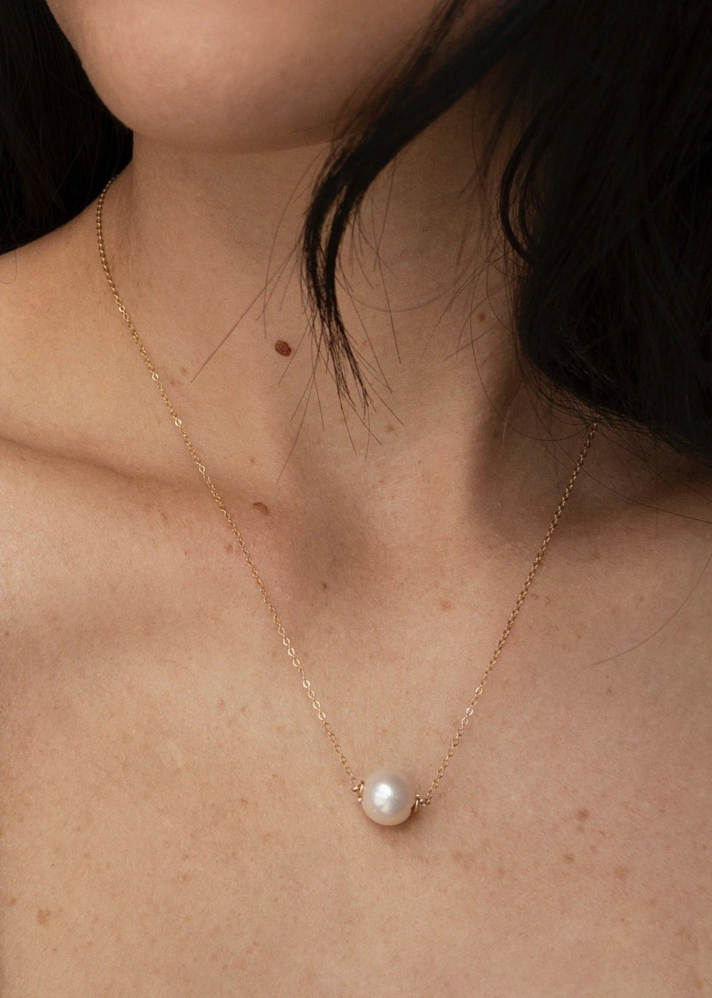 Solo pearl necklace with gold-filled chain