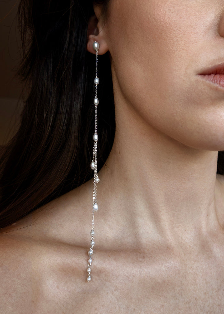 Sueño - Whether you have multiple piercings or just one, these are the earrings you’ve likely dreamed of. Dainty and delicate, yet anything but understated—they sway softly and catch every bit of light. Designed to be worn on either ear, with a cuff versi