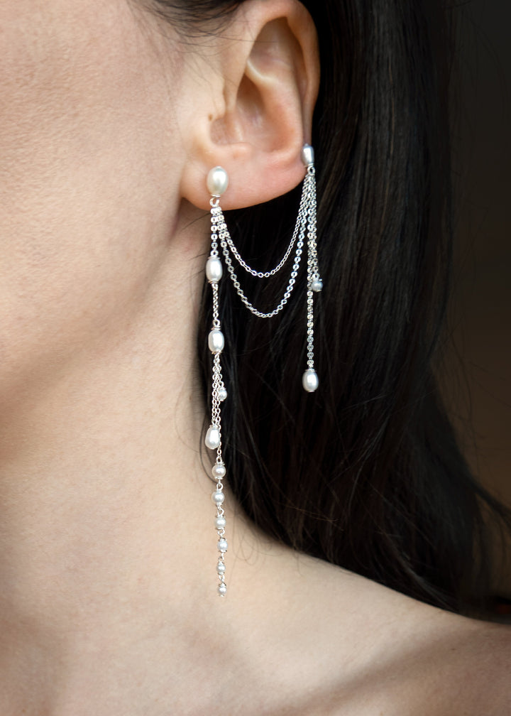 Sueño Petite - Whether you wear one piercing or a few, these are the earrings you didn’t know you needed. Smaller in scale but just as luminous, the petite version sways gently and catches the light with every turn. Designed to sit beautifully on either e
