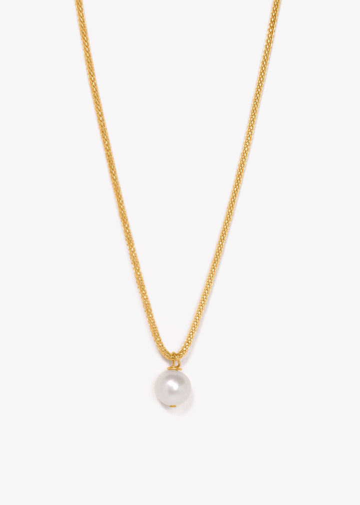 Necklace with gold-filled mesh chain and a button pearl