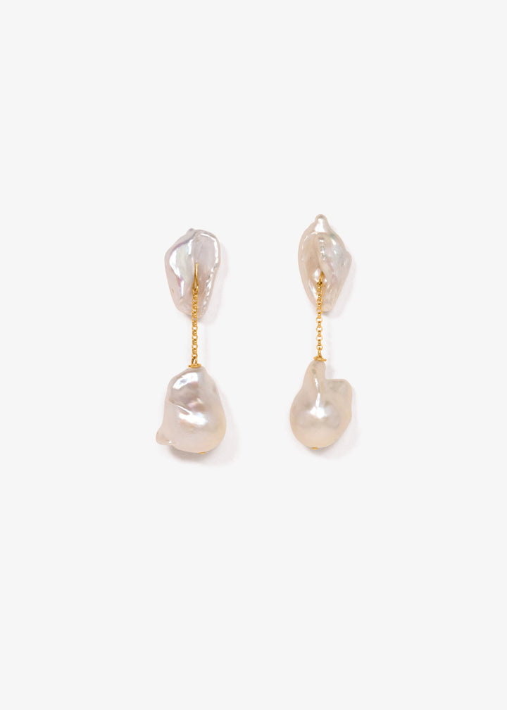 Fine earrings with a keshi and a baroque pearl