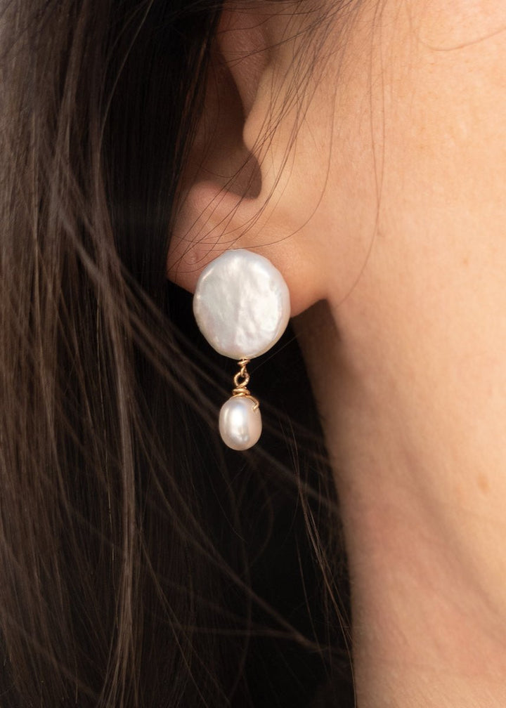 Gold-filled mini earrings with a white coin pearl and a dainty pearl