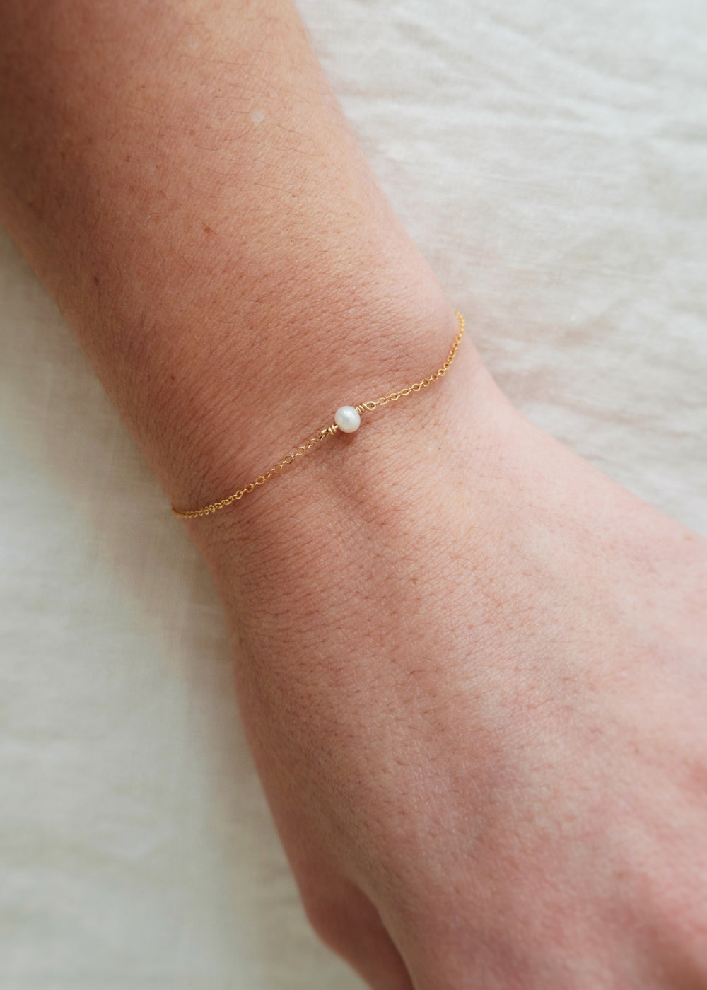 Gold-filled bracelet with a single mini dainty pearl